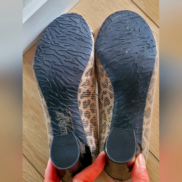 Anne Klein faux snakeskin heels. Size 8.5 - Picture 4 of 8